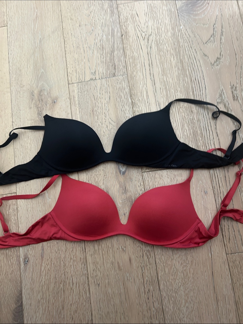 Calvin Klein Smooth Molded padded Bras - Black & Red